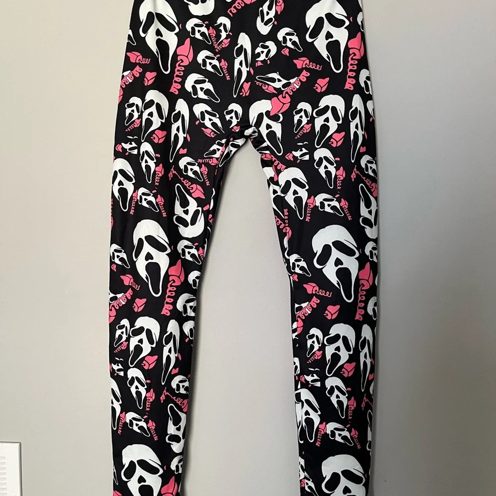 Black‎ and Pink Skull Leggings